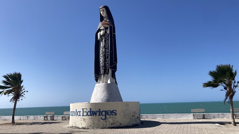 Moura Brasil — Estátua de Santa Edwiges - Leste Oeste
